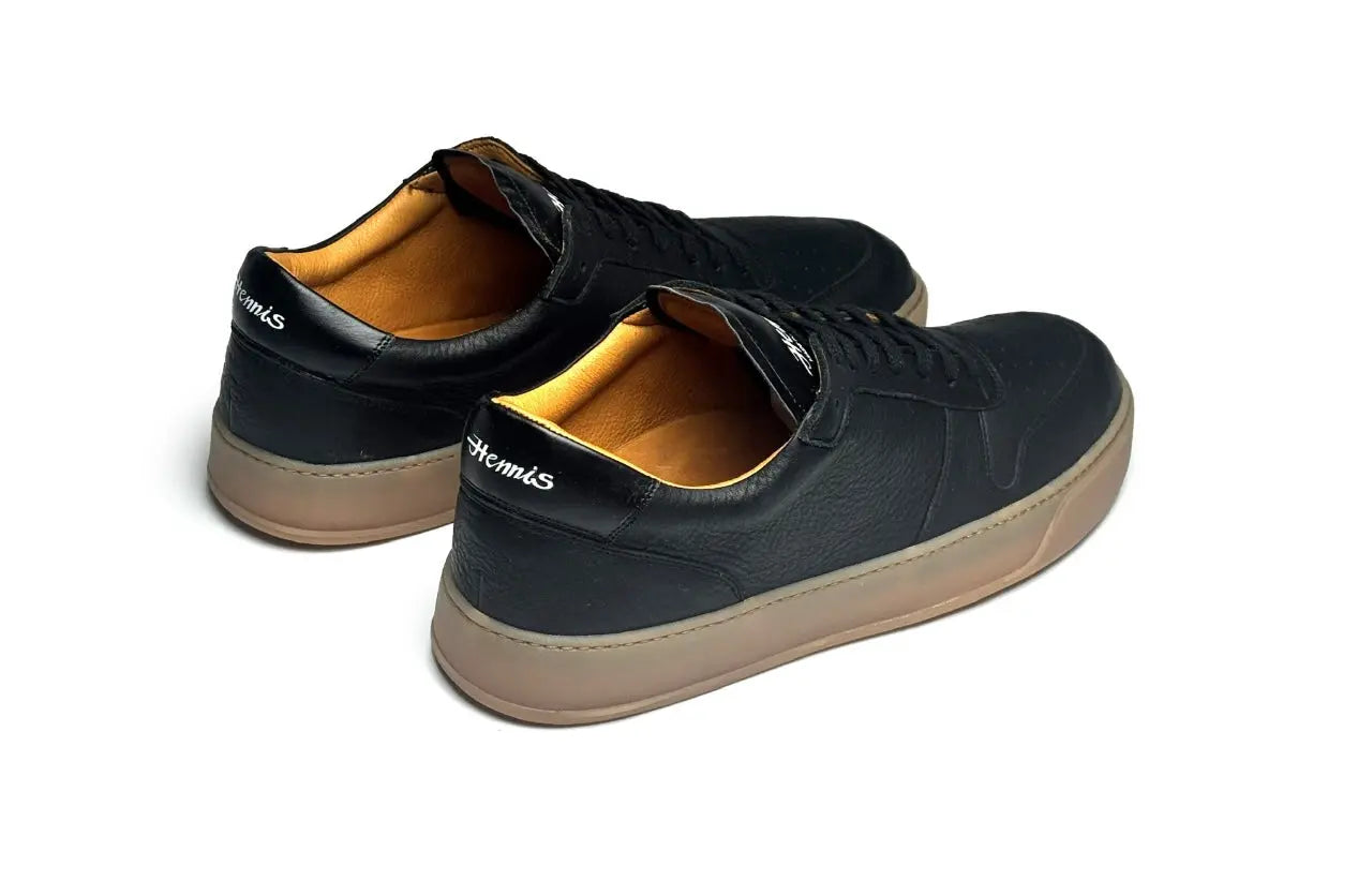 Eleganter Sneaker aus deutschem Leder.