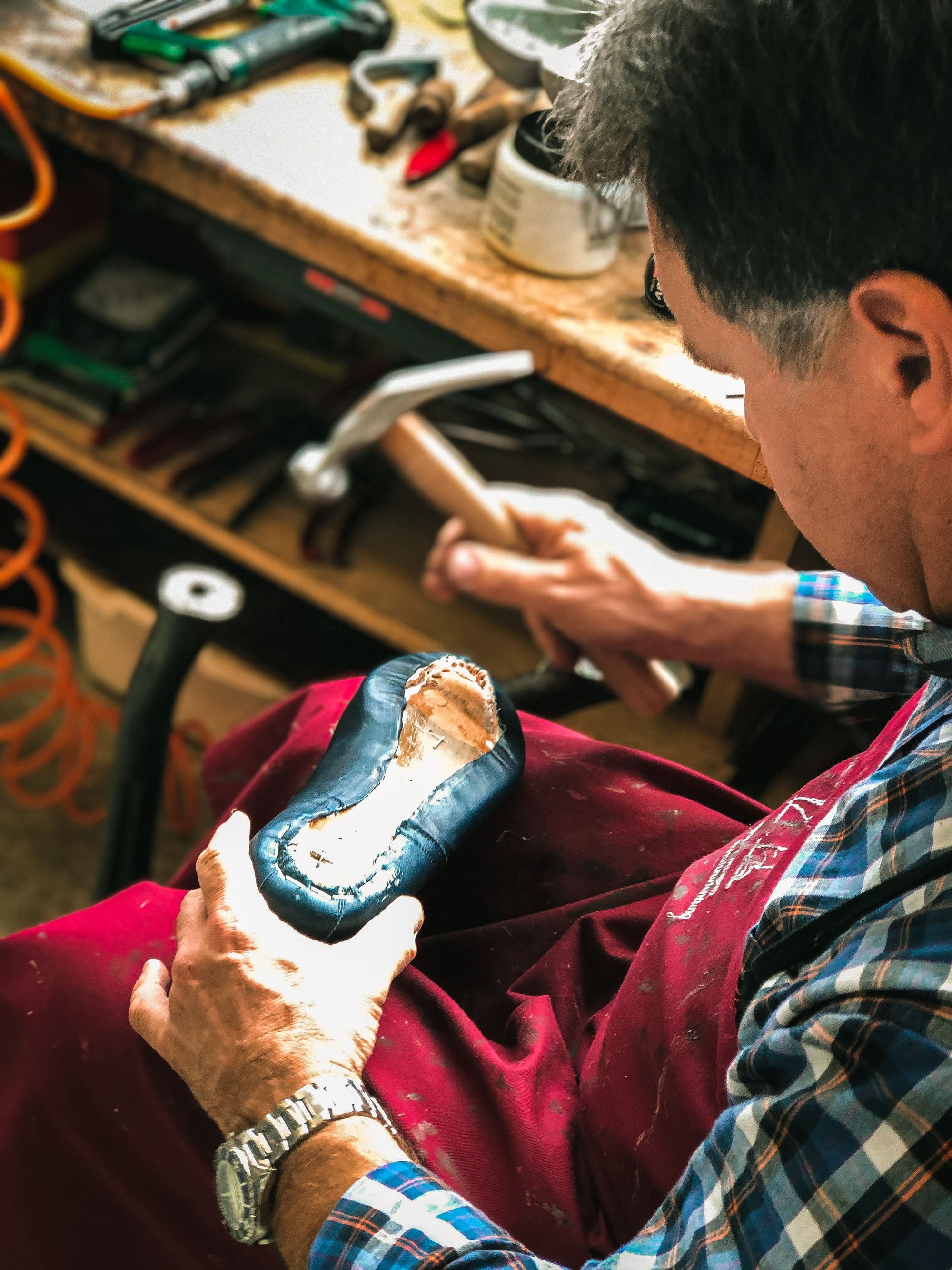 Handwerkliche Herstellung der Schuhe